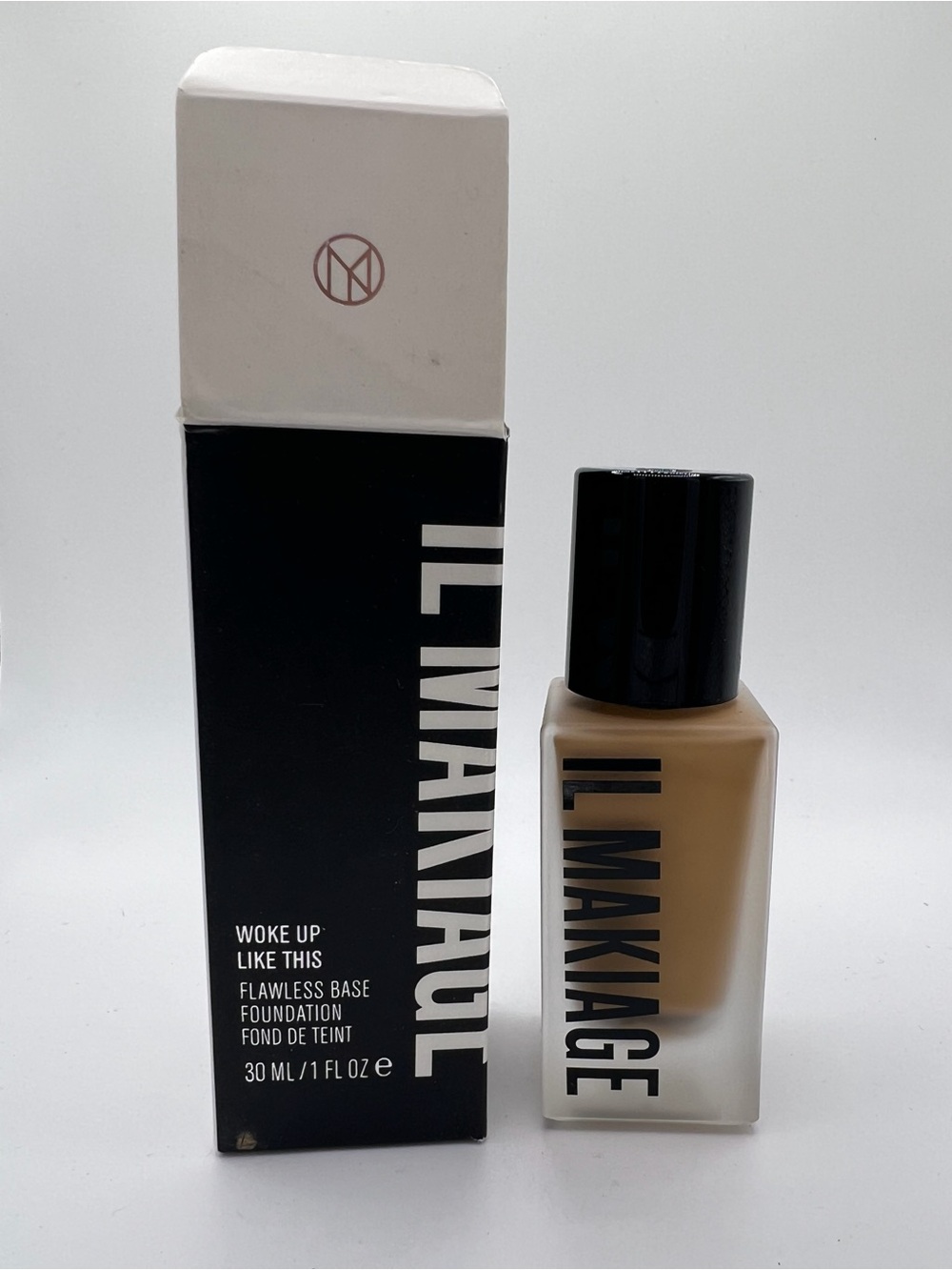 Il Makiage 090 Woke Up Like This Flawless Base Foundation Medium with Olive